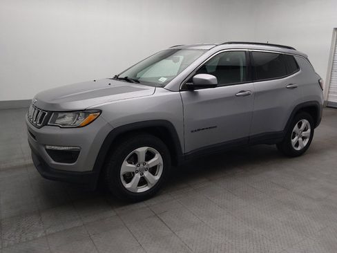 Used 2018 Jeep Compass Latitude FWD image 2