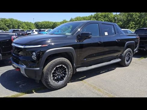 Used 2026 Chevrolet Silverado EV Trail Boss AWD/4WD image 3