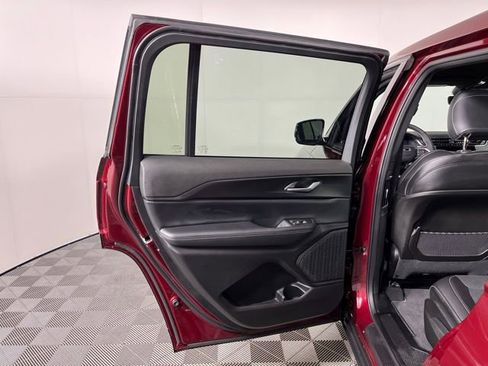 Used 2025 Jeep Grand Cherokee L Altitude image 38