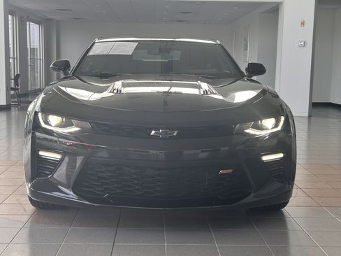 Used 2018 Chevrolet Camaro SS image 2