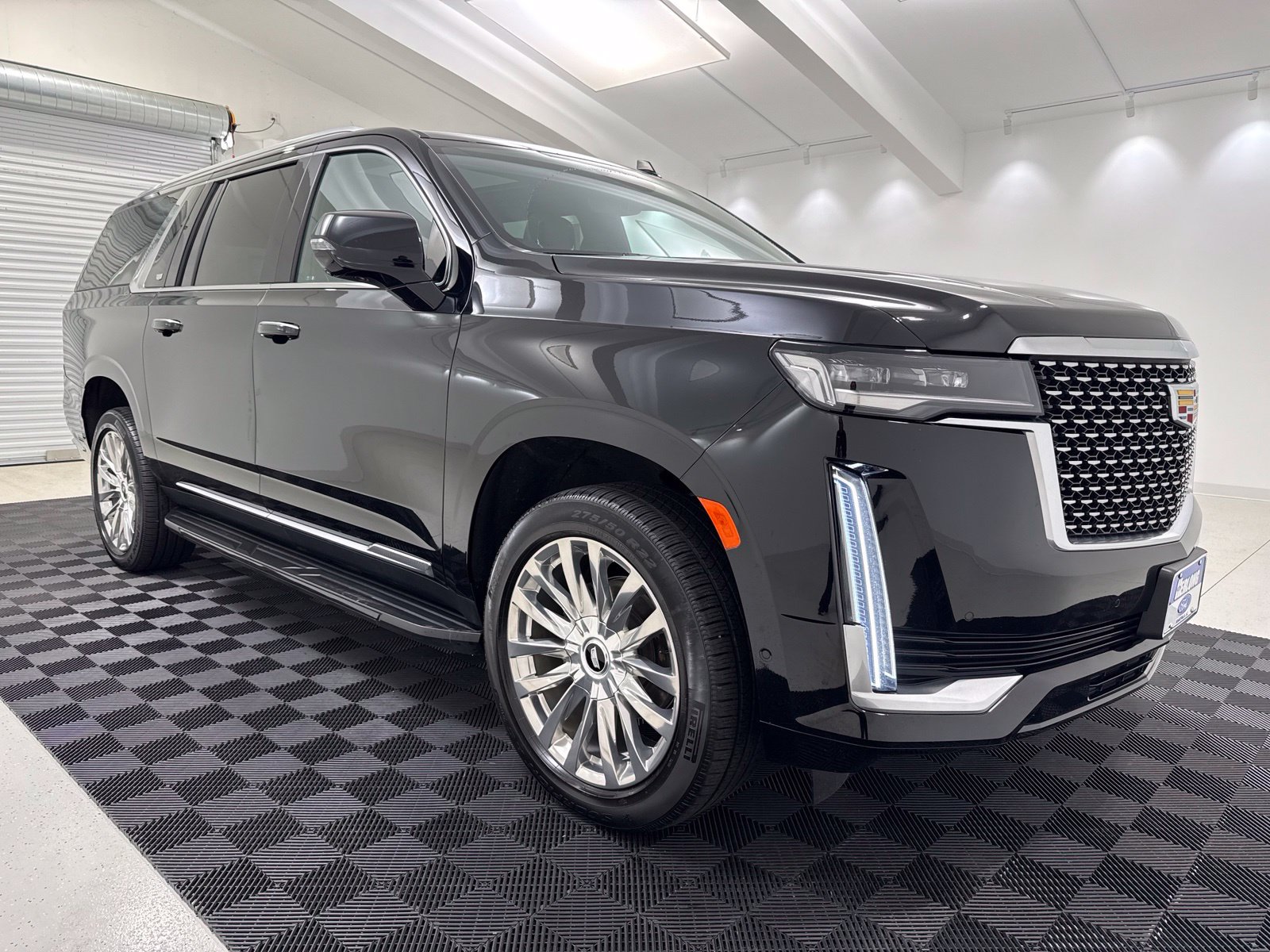 Used 2021 Cadillac Escalade ESV Premium Luxury AWD/4WD image 1