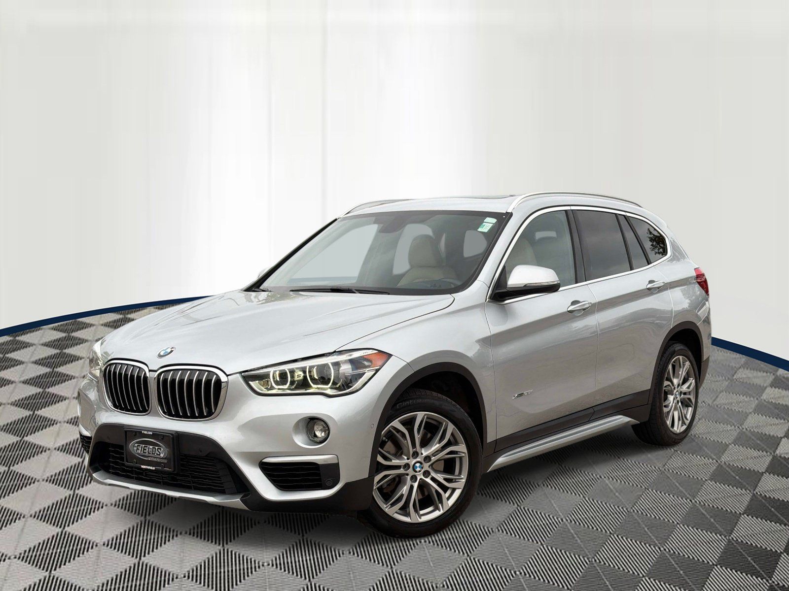 Used 2017 BMW X1 xDrive28i AWD/4WD image 1