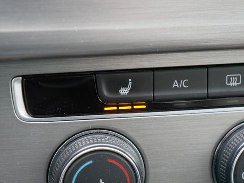 Used 2015 Volkswagen Golf SE image 28