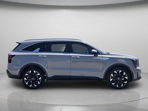 Used 2026 Kia Sorento EX w/ EX Premium Package FWD image 4