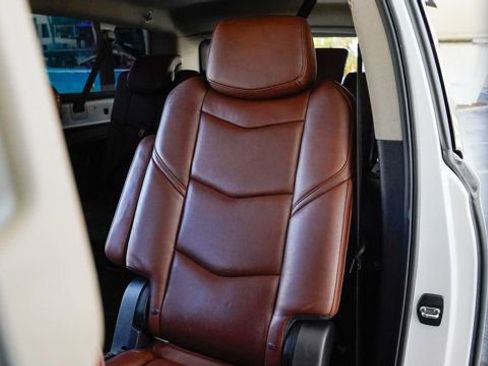 Used 2019 Cadillac Escalade ESV Premium Luxury image 66