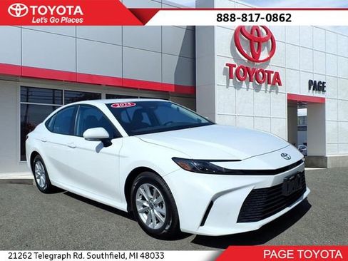 Certified 2025 Toyota Camry LE image 1