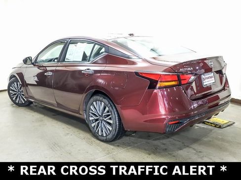Used 2024 Nissan Altima 2.5 SV image 5