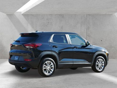 Used 2025 Chevrolet TrailBlazer LS w/ LS Convenience Package image 3