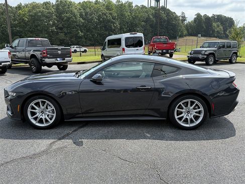 Used 2024 Ford Mustang GT Premium image 4
