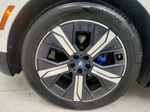 Used 2023 BMW iX xDrive50 w/ Sport Package AWD/4WD image 74
