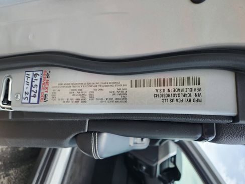 Used 2024 Jeep Grand Cherokee Laredo RWD image 31