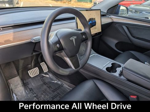 Used 2023 Tesla Model Y Performance image 8