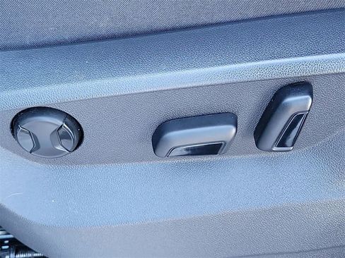 Used 2022 Volkswagen Atlas Cross Sport SE image 26