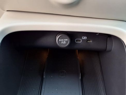 New 2025 Volvo XC40 B5 Plus w/ Protection Package Premier image 19