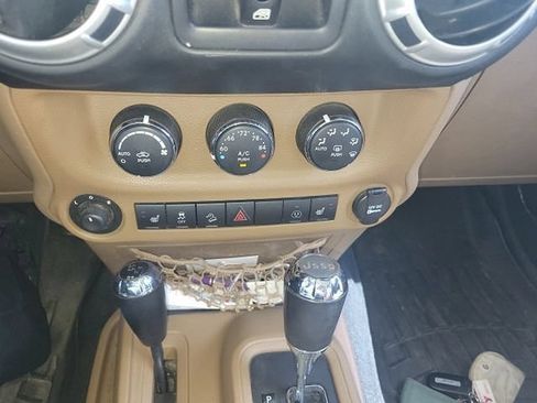 Used 2013 Jeep Wrangler Unlimited Sahara w/ Connectivity Group AWD/4WD image 20
