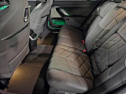 New 2025 BMW i7 xDrive60 image 14