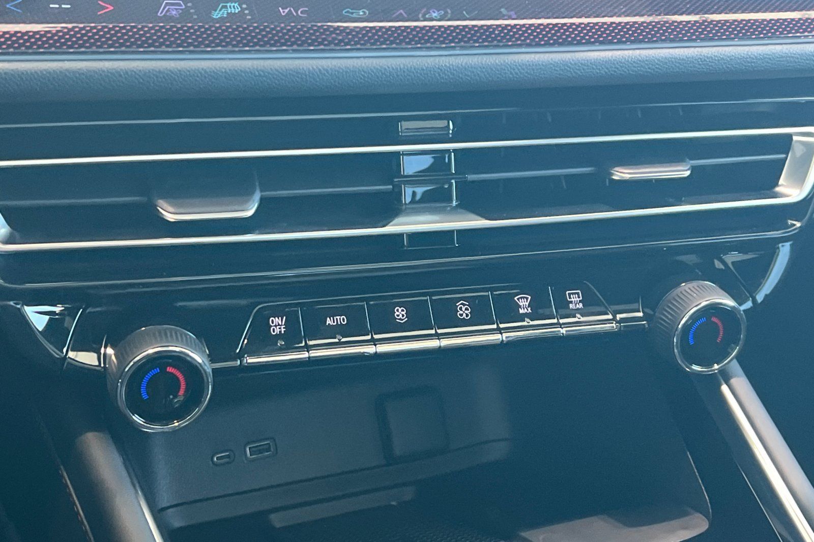 New 2027 Chevrolet Traverse RS AWD/4WD image 18
