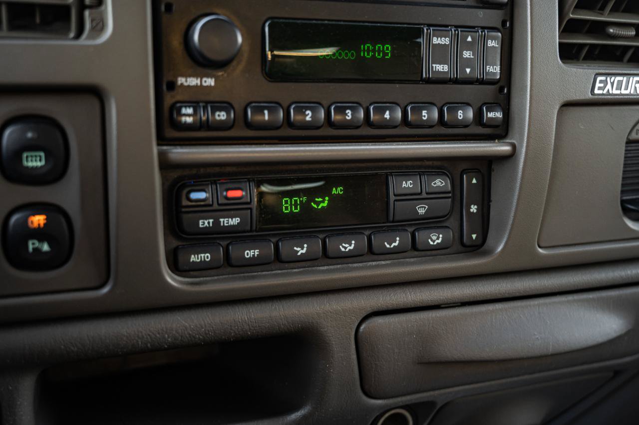 Used 2003 Ford Excursion Limited AWD/4WD image 24