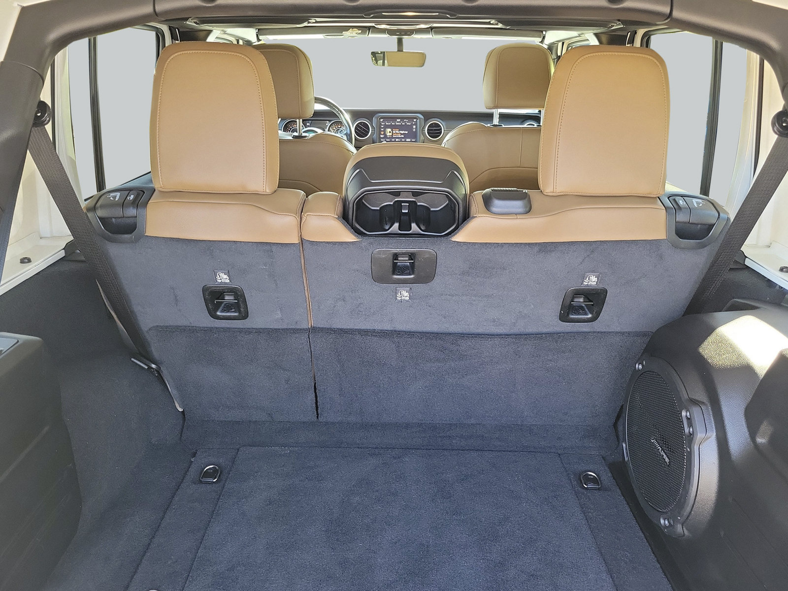 Used 2020 Jeep Wrangler Unlimited Sahara AWD/4WD image 33