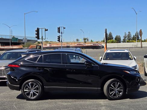 Used 2023 Toyota Venza LE AWD/4WD image 3