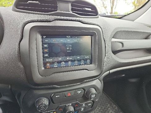 Used 2020 Jeep Renegade Altitude AWD/4WD image 20