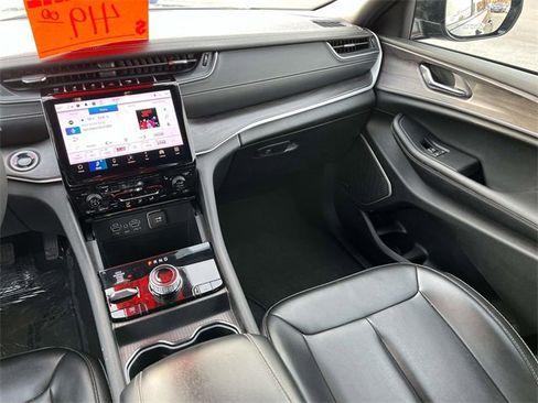 Used 2024 Jeep Grand Cherokee Limited 4xe image 13