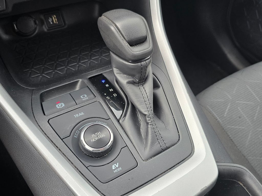 Certified 2025 Toyota RAV4 XLE AWD/4WD image 29