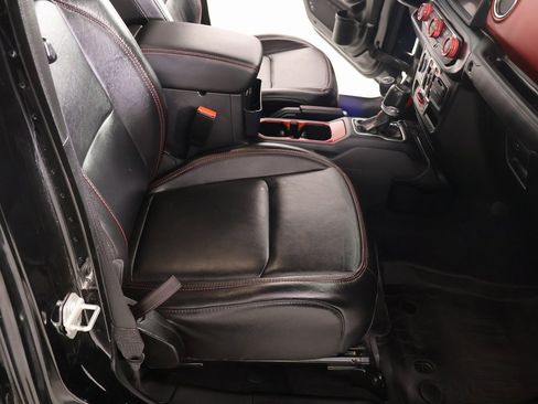 Used 2023 Jeep Gladiator Rubicon w/ Cold Weather Group image 15