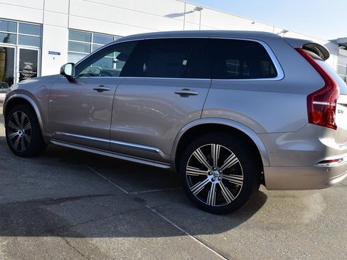 New 2025 Volvo XC90 T8 Plus w/ Protection Package Premier image 11