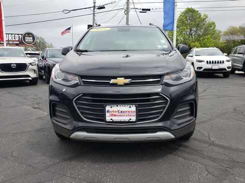 Used 2021 Chevrolet Trax LT w/ LT Convenience Package AWD/4WD image 9