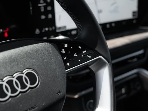 Certified 2025 Audi Q5 Premium w/ Convenience Package AWD/4WD image 12