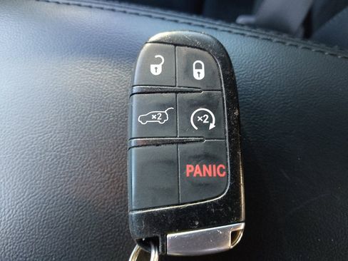 Used 2022 Jeep Grand Cherokee Laredo X RWD image 32