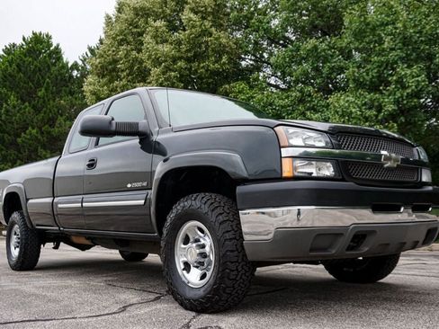 Used 2004 Chevrolet Silverado 2500 LS AWD/4WD image 4
