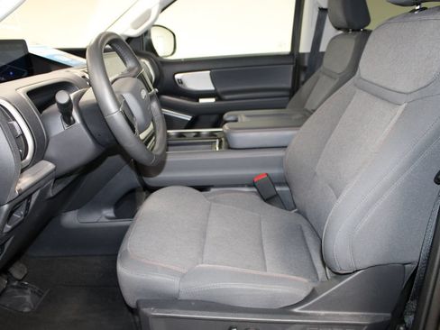 Used 2025 Ford Expedition Active RWD image 22