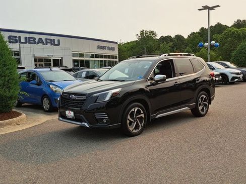 Used 2022 Subaru Forester Touring AWD/4WD image 2