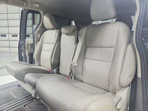 Used 2020 Toyota Sienna XLE Premium FWD image 37