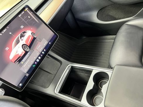 Used 2025 Tesla Model Y Long Range AWD/4WD image 26