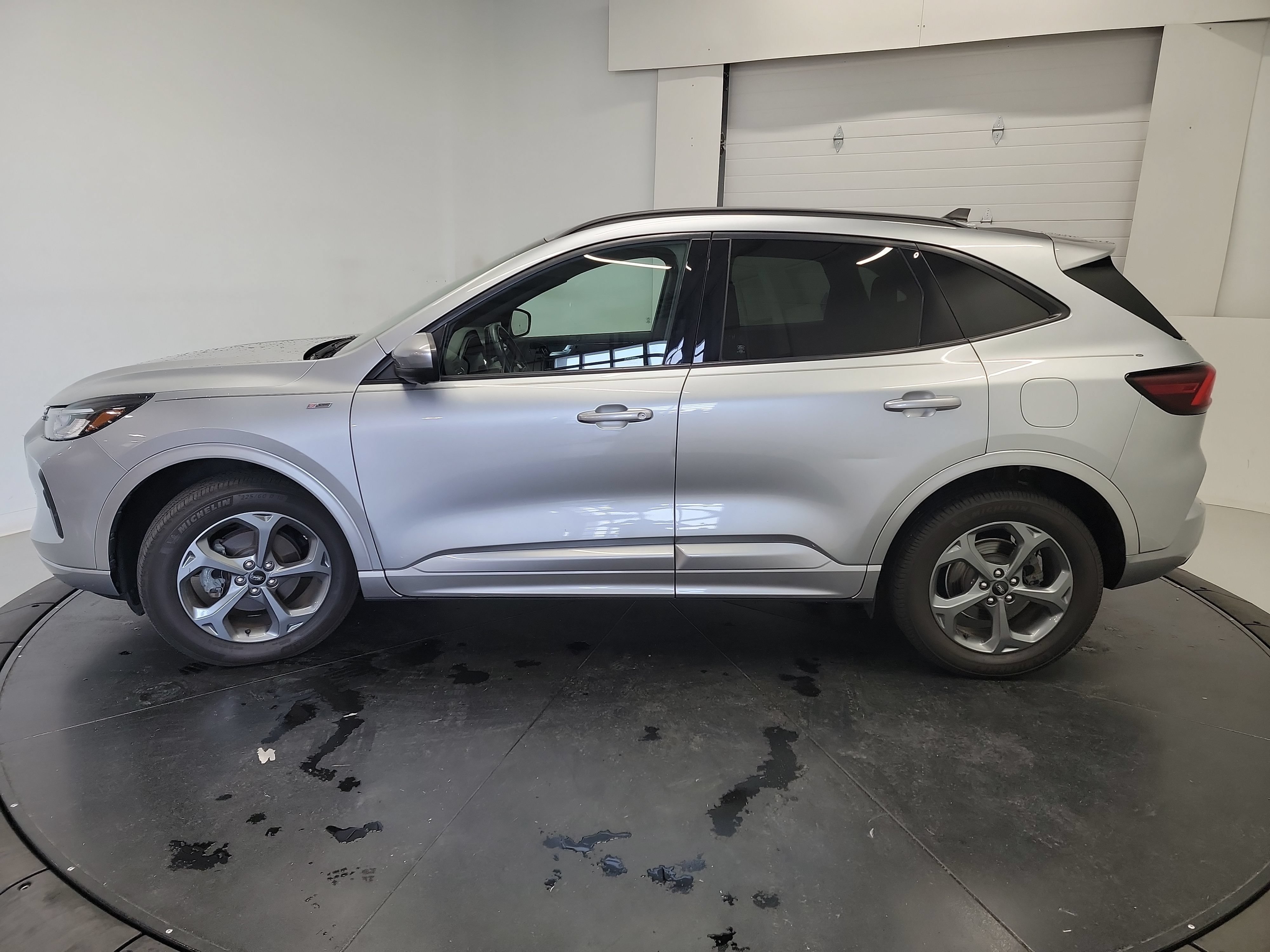 Used 2023 Ford Escape ST-Line Select w/ Tech Pack #2 AWD/4WD image 4