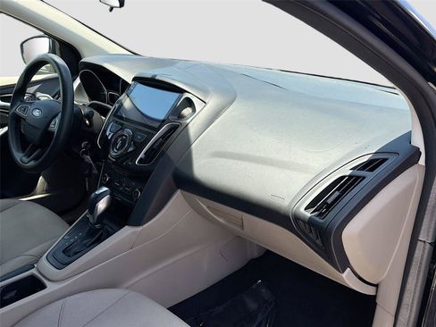Used 2015 Ford Focus SE FWD image 26