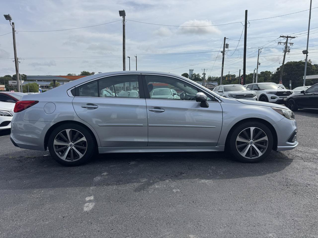 Used 2018 Subaru Legacy 3.6R Limited AWD/4WD image 4