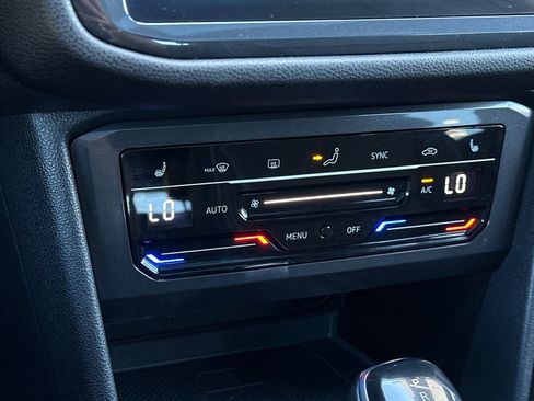 Certified 2022 Volkswagen Tiguan SE R-Line image 21