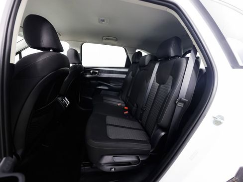 Used 2022 Kia Sorento LX image 17