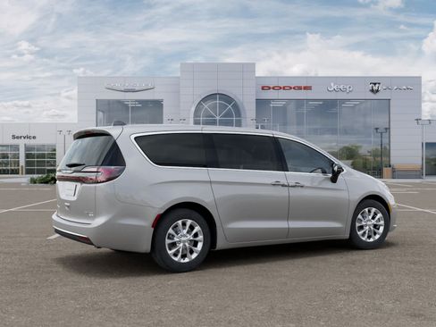 New 2026 Chrysler Pacifica Limited AWD/4WD image 4