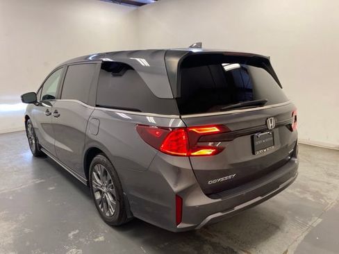 Certified 2025 Honda Odyssey Touring image 4