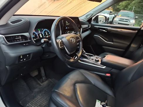 Used 2023 Toyota Highlander Limited AWD/4WD image 8