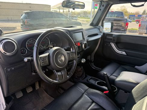 Used 2012 Jeep Wrangler Rubicon w/ PWR Convenience Group AWD/4WD image 18