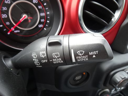 Used 2021 Jeep Wrangler Unlimited Rubicon image 32