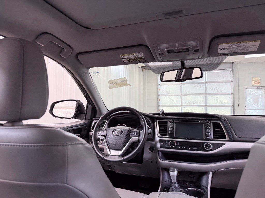 Used 2015 Toyota Highlander XLE AWD/4WD image 30