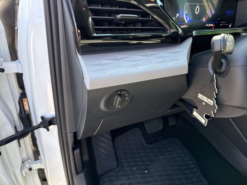 Used 2024 Volkswagen Taos S image 15