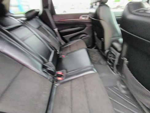 Used 2019 Jeep Grand Cherokee Altitude AWD/4WD image 14